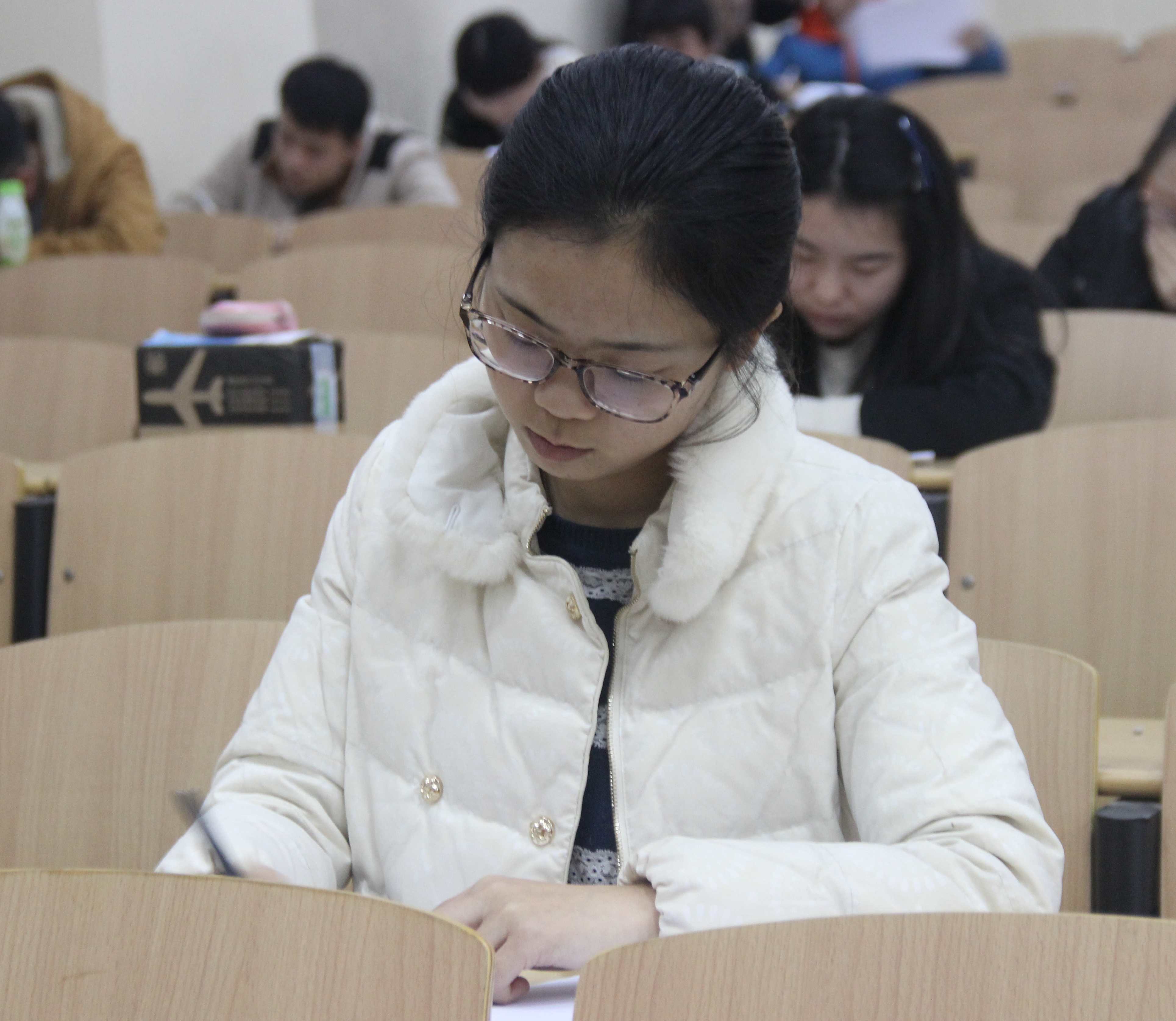 化工学院举行2016年第四批积极分子转预备选拔考试